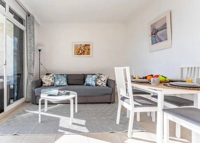 Tranquil 2Br Coastal Bliss
